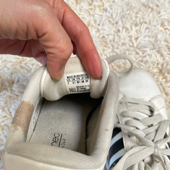 Adidas Classic White Sneakers with Black Stripes - Picture 6 of 9